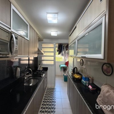 Apartamento com 77m², 2 quartos (sendo 1 suíte), 1 garagem, no bairro Itacorubi em Florianópolis