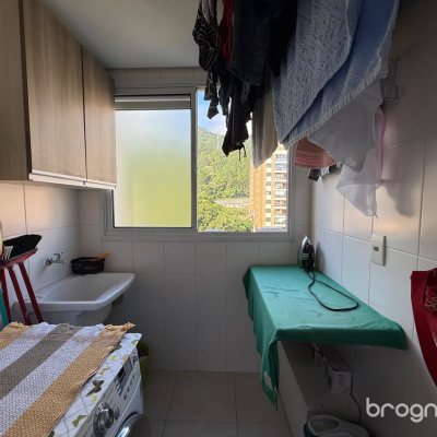 Apartamento com 77m², 2 quartos (sendo 1 suíte), 1 garagem, no bairro Itacorubi em Florianópolis