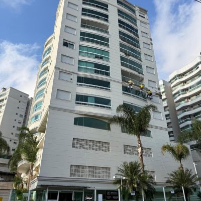 Apartamento com 77m², 2 quartos (sendo 1 suíte), 1 garagem, no bairro Itacorubi em Florianópolis