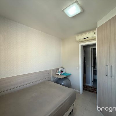 Apartamento com 77m², 2 quartos (sendo 1 suíte), 1 garagem, no bairro Itacorubi em Florianópolis