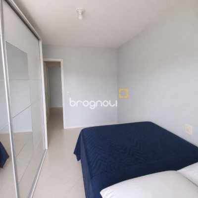 Apartamento com 73m², 2 quartos (sendo 1 suíte), 1 garagem, no bairro Carianos em Florianópolis