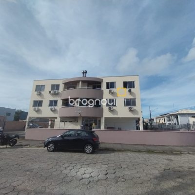 Apartamento com 73m², 2 quartos (sendo 1 suíte), 1 garagem, no bairro Carianos em Florianópolis