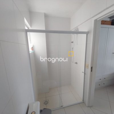 Apartamento com 73m², 2 quartos (sendo 1 suíte), 1 garagem, no bairro Carianos em Florianópolis