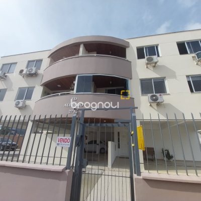 Apartamento com 73m², 2 quartos (sendo 1 suíte), 1 garagem, no bairro Carianos em Florianópolis