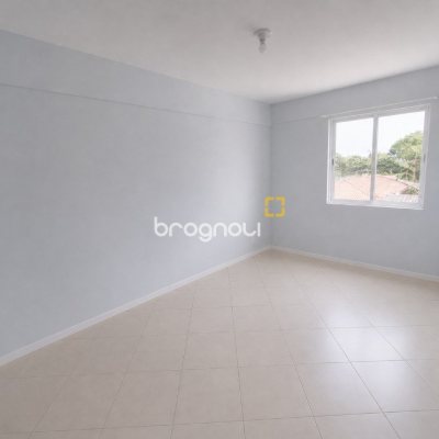 Apartamento com 73m², 2 quartos (sendo 1 suíte), 1 garagem, no bairro Carianos em Florianópolis