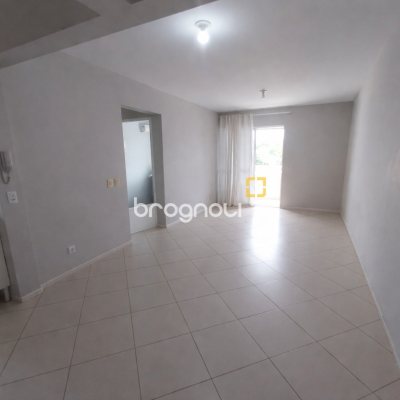 Apartamento com 73m², 2 quartos (sendo 1 suíte), 1 garagem, no bairro Carianos em Florianópolis