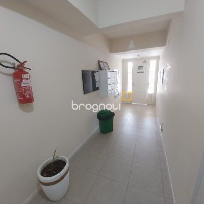 Apartamento com 73m², 2 quartos (sendo 1 suíte), 1 garagem, no bairro Carianos em Florianópolis