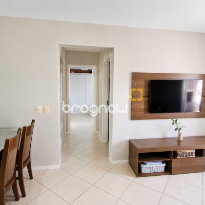 Apartamento com 73m², 2 quartos (sendo 1 suíte), 1 garagem, no bairro Carianos em Florianópolis