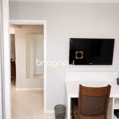 Apartamento com 73m², 2 quartos (sendo 1 suíte), 1 garagem, no bairro Carianos em Florianópolis