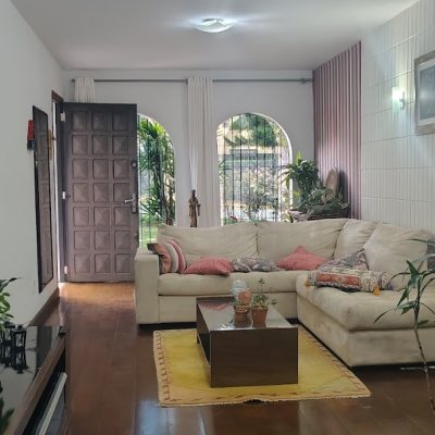 Casa com 218m², 3 quartos (sendo 1 suíte), 2 garagens, no bairro Bom Abrigo em Florianópolis