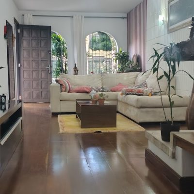 Casa com 218m², 3 quartos (sendo 1 suíte), 2 garagens, no bairro Bom Abrigo em Florianópolis