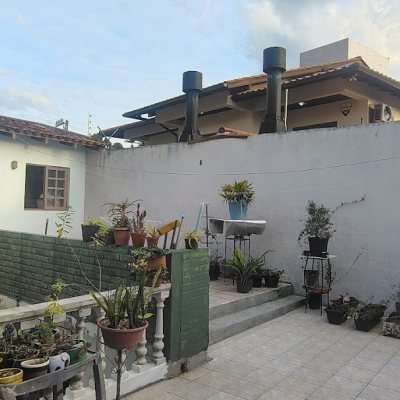 Casa com 218m², 3 quartos (sendo 1 suíte), 2 garagens, no bairro Bom Abrigo em Florianópolis