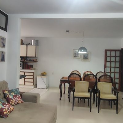 Casa com 218m², 3 quartos (sendo 1 suíte), 2 garagens, no bairro Bom Abrigo em Florianópolis