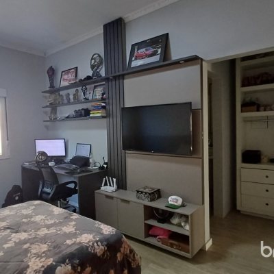 Casa com 119m², 3 quartos (sendo 1 suíte), 3 garagens, no bairro Costeira do Pirajubaé em Florianópolis