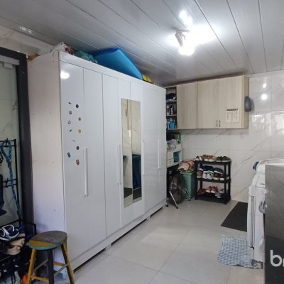 Casa com 119m², 3 quartos (sendo 1 suíte), 3 garagens, no bairro Costeira do Pirajubaé em Florianópolis