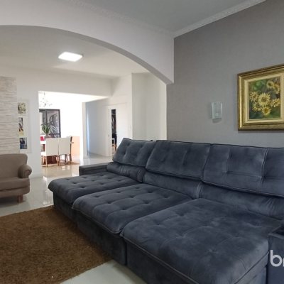 Casa com 119m², 3 quartos (sendo 1 suíte), 3 garagens, no bairro Costeira do Pirajubaé em Florianópolis