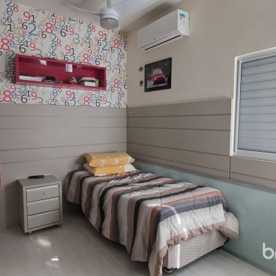 Casa com 119m², 3 quartos (sendo 1 suíte), 3 garagens, no bairro Costeira do Pirajubaé em Florianópolis