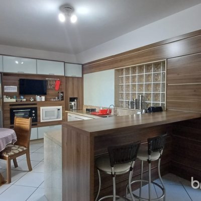 Casa com 119m², 3 quartos (sendo 1 suíte), 3 garagens, no bairro Costeira do Pirajubaé em Florianópolis