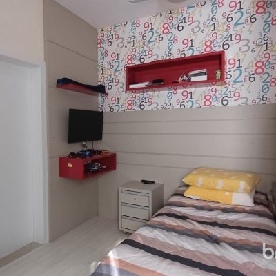 Casa com 119m², 3 quartos (sendo 1 suíte), 3 garagens, no bairro Costeira do Pirajubaé em Florianópolis