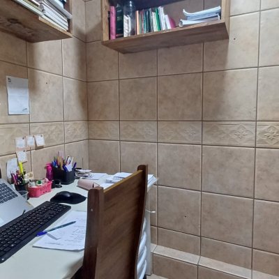 Casa com 119m², 3 quartos (sendo 1 suíte), 3 garagens, no bairro Costeira do Pirajubaé em Florianópolis