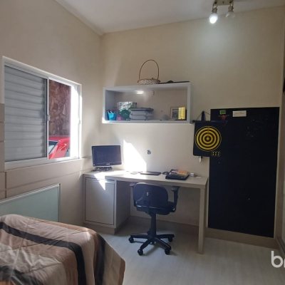 Casa com 119m², 3 quartos (sendo 1 suíte), 3 garagens, no bairro Costeira do Pirajubaé em Florianópolis