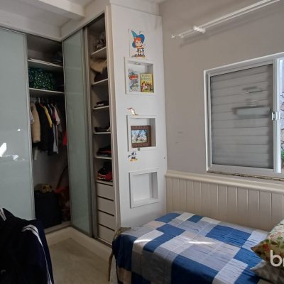 Casa com 119m², 3 quartos (sendo 1 suíte), 3 garagens, no bairro Costeira do Pirajubaé em Florianópolis