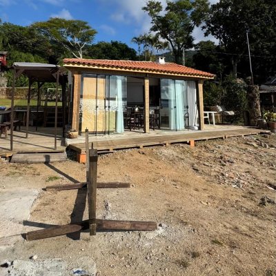 Casa com 100m², 2 quartos (sendo 1 suíte), no bairro Lagoa da Conceição em Florianópolis