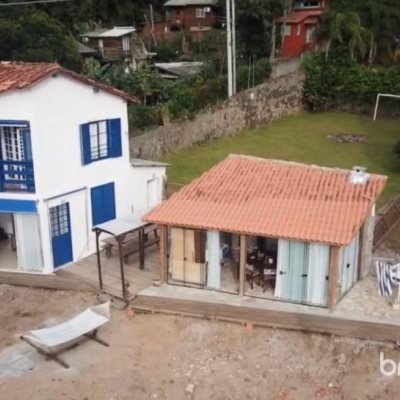 Casa com 100m², 2 quartos (sendo 1 suíte), no bairro Lagoa da Conceição em Florianópolis