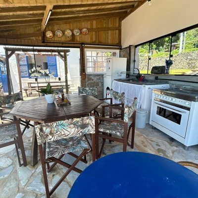 Casa com 100m², 2 quartos (sendo 1 suíte), no bairro Lagoa da Conceição em Florianópolis
