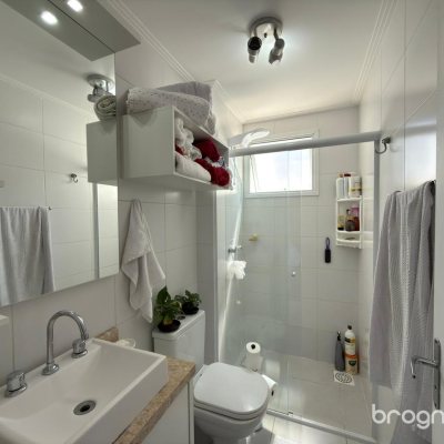 Apartamento com 62m², 2 quartos (sendo 1 suíte), 1 garagem, no bairro Coqueiros em Florianópolis