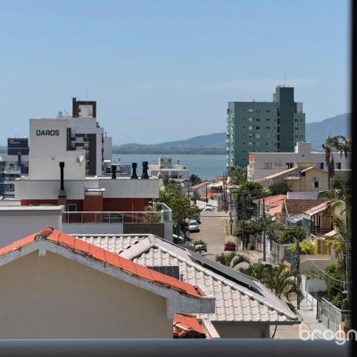 Apartamento com 62m², 2 quartos (sendo 1 suíte), 1 garagem, no bairro Coqueiros em Florianópolis