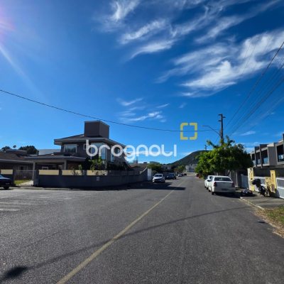 Terreno com 450m², no bairro Rio Vermelho em Florianópolis