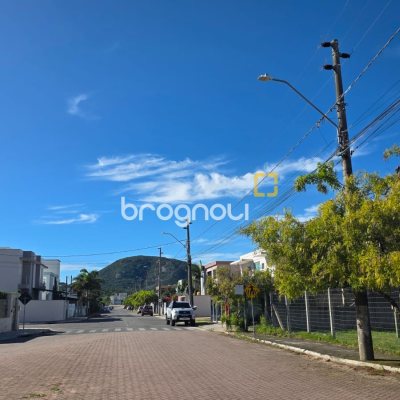 Terreno com 450m², no bairro Rio Vermelho em Florianópolis