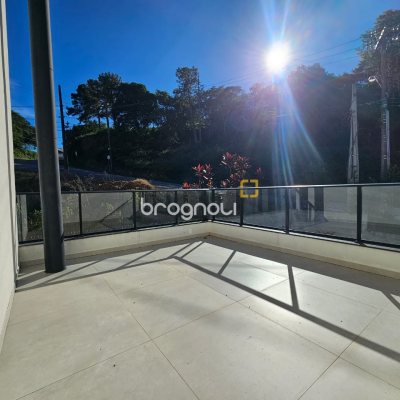 Casa com 238m², 3 quartos (sendo 3 suítes), 2 garagens, no bairro João Paulo em Florianópolis