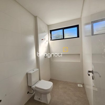 Casa com 238m², 3 quartos (sendo 3 suítes), 2 garagens, no bairro João Paulo em Florianópolis