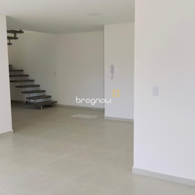 Cobertura, 3 quartos (sendo 3 suítes), 2 garagens, no bairro Ingleses em Florianópolis