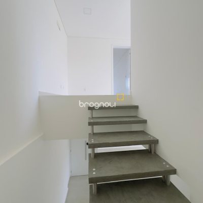 Cobertura, 3 quartos (sendo 3 suítes), 2 garagens, no bairro Ingleses em Florianópolis
