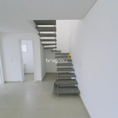 Cobertura, 3 quartos (sendo 3 suítes), 2 garagens, no bairro Ingleses em Florianópolis