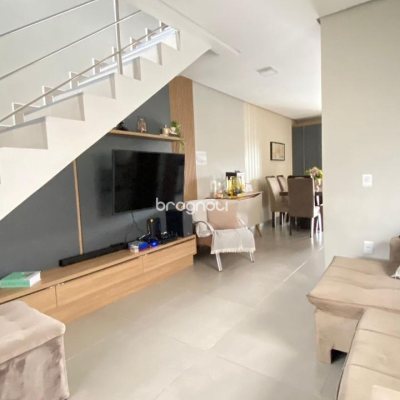 Casa com 120m², 3 quartos (sendo 1 suíte), 2 garagens, no bairro Ingleses do Rio Vermelho em Florianópolis