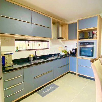 Casa com 120m², 3 quartos (sendo 1 suíte), 2 garagens, no bairro Ingleses do Rio Vermelho em Florianópolis