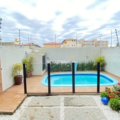 Casa com 120m², 3 quartos (sendo 1 suíte), 2 garagens, no bairro Ingleses do Rio Vermelho em Florianópolis