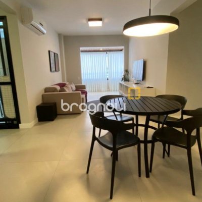 Apartamento com 94m², 3 quartos (sendo 1 suíte), no bairro Centro em Florianópolis