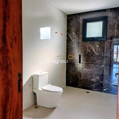 Casa de Condomínio com 260m², 4 quartos (sendo 3 suítes), 2 garagens, no bairro São João do Rio Vermelho em Florianópolis