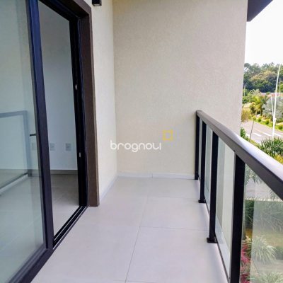 Casa de Condomínio com 260m², 4 quartos (sendo 3 suítes), 2 garagens, no bairro São João do Rio Vermelho em Florianópolis