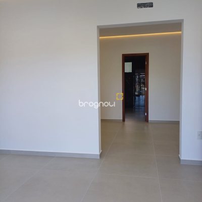 Casa de Condomínio com 260m², 4 quartos (sendo 3 suítes), 2 garagens, no bairro São João do Rio Vermelho em Florianópolis