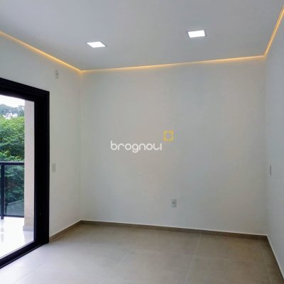 Casa de Condomínio com 260m², 4 quartos (sendo 3 suítes), 2 garagens, no bairro São João do Rio Vermelho em Florianópolis