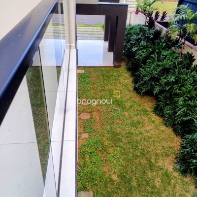 Casa de Condomínio com 260m², 4 quartos (sendo 3 suítes), 2 garagens, no bairro São João do Rio Vermelho em Florianópolis