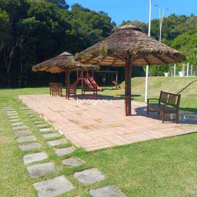 Casa de Condomínio com 260m², 4 quartos (sendo 3 suítes), 2 garagens, no bairro São João do Rio Vermelho em Florianópolis