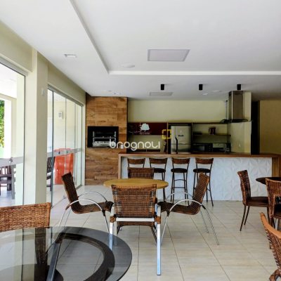 Casa de Condomínio com 260m², 4 quartos (sendo 3 suítes), 2 garagens, no bairro São João do Rio Vermelho em Florianópolis