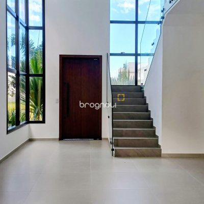 Casa de Condomínio com 260m², 4 quartos (sendo 3 suítes), 2 garagens, no bairro São João do Rio Vermelho em Florianópolis